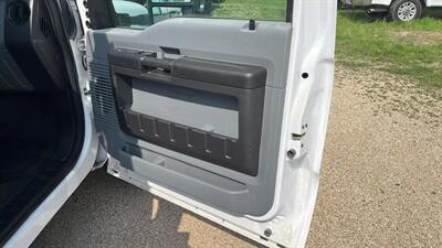 2013 Ford F550 Super Duty Regular Cab & Chassis 165  W.B. 2D   - Photo 13 - Waco, TX 76706