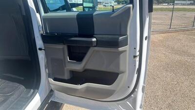 2017 Ford F550 Super Duty Crew Cab & Chassis XL 179  W.B. 4D   - Photo 19 - Waco, TX 76706