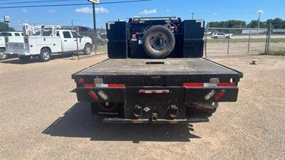 2017 Ford F550 Super Duty Crew Cab & Chassis XL 179  W.B. 4D   - Photo 3 - Waco, TX 76706