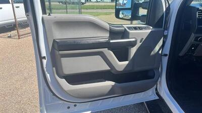 2017 Ford F550 Super Duty Crew Cab & Chassis XL 179  W.B. 4D   - Photo 12 - Waco, TX 76706