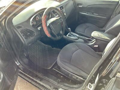 2014 Chrysler 200 LX - Photo 5 - Phoenix, AZ 85009