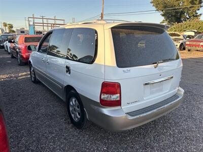 2005 Kia Sedona LX   - Photo 2 - Phoenix, AZ 85009
