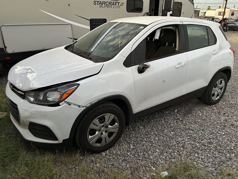 2018 Chevrolet Trax LS - Photo 1 - Phoenix, AZ 85009