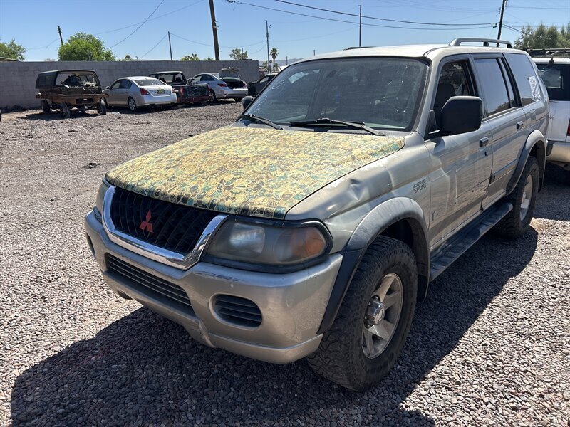 2002 Mitsubishi Montero ES  