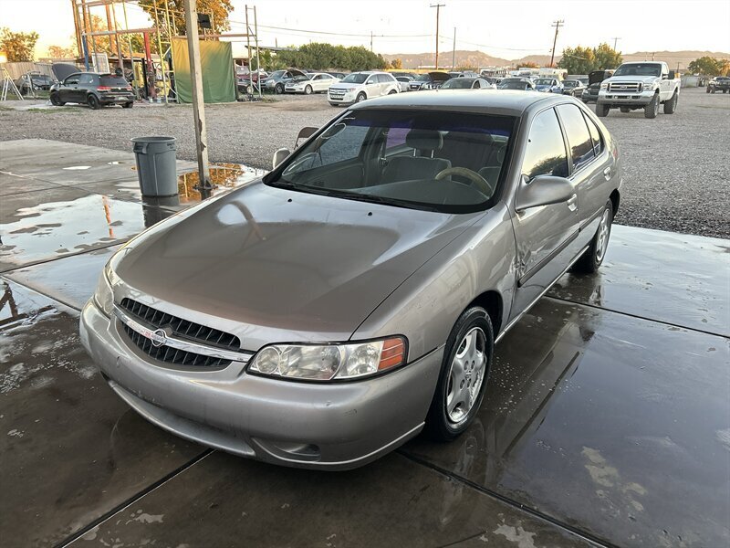 2000 Nissan Altima XE  