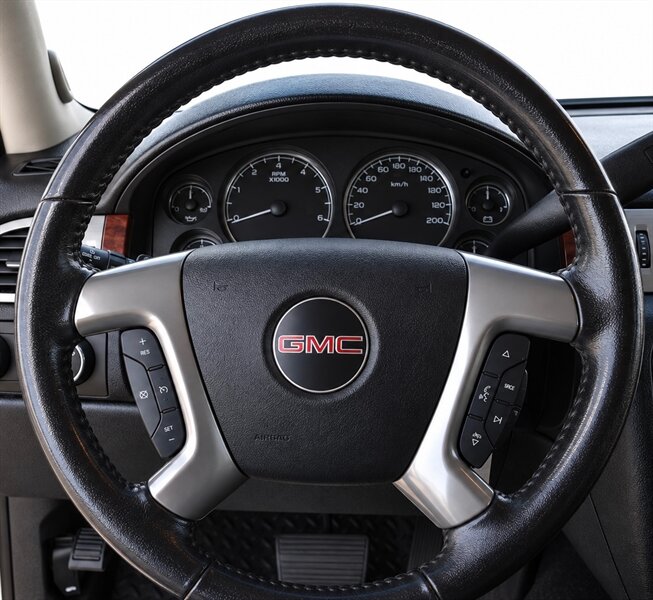 2014 GMC Yukon XL SLE - Photo 9 - Edmonton, AB T5G 3E5