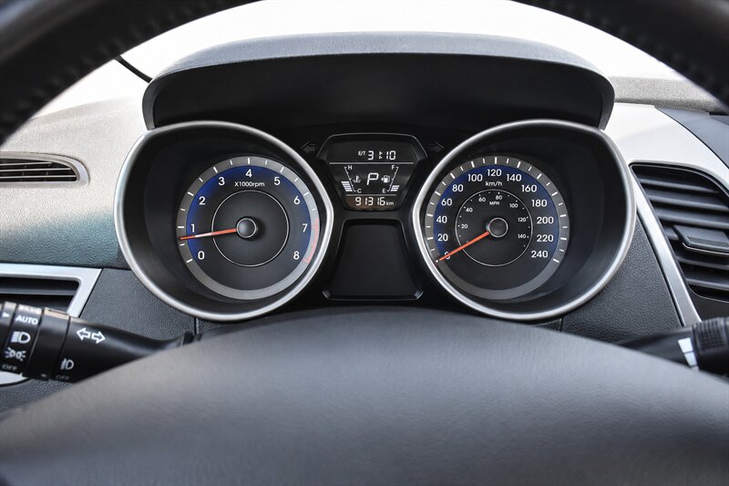 2015 Hyundai ELANTRA Limited - Photo 8 - Edmonton, AB T5G 3E5