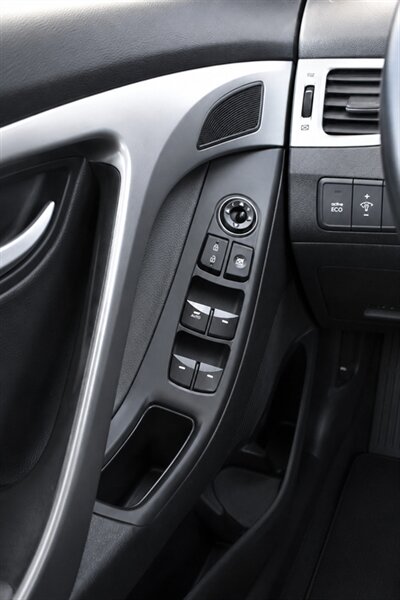 2015 Hyundai ELANTRA Limited - Photo 12 - Edmonton, AB T5G 3E5