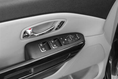 2019 Kia Sedona SX Plus   - Photo 12 - Edmonton, AB T5G 3E5