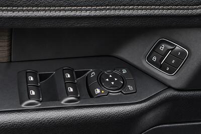 2018 Ford Expedition Limited - Photo 11 - Edmonton, AB T5G 3E5