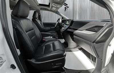 2016 Toyota Sienna SE Premium 8-Passenger   - Photo 10 - Edmonton, AB T6B 0B7
