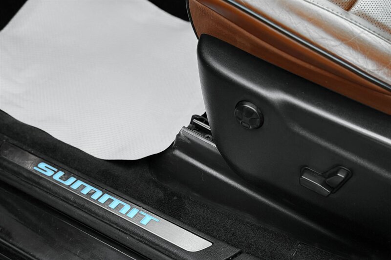 2015 Jeep Grand Cherokee Summit   - Photo 20 - Edmonton, AB T6B 0B7