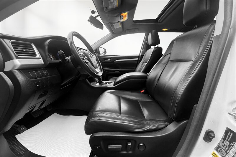 2015 Toyota Highlander XLE - Photo 14 - Edmonton, AB T6B 0B7