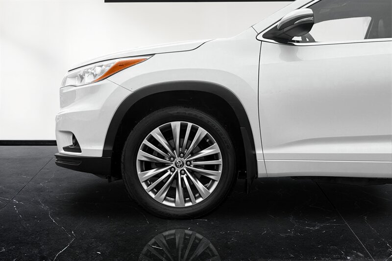 2015 Toyota Highlander XLE - Photo 3 - Edmonton, AB T6B 0B7