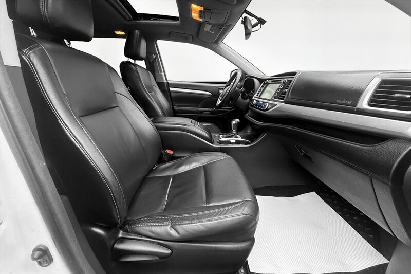 2015 Toyota Highlander XLE - Photo 30 - Edmonton, AB T6B 0B7