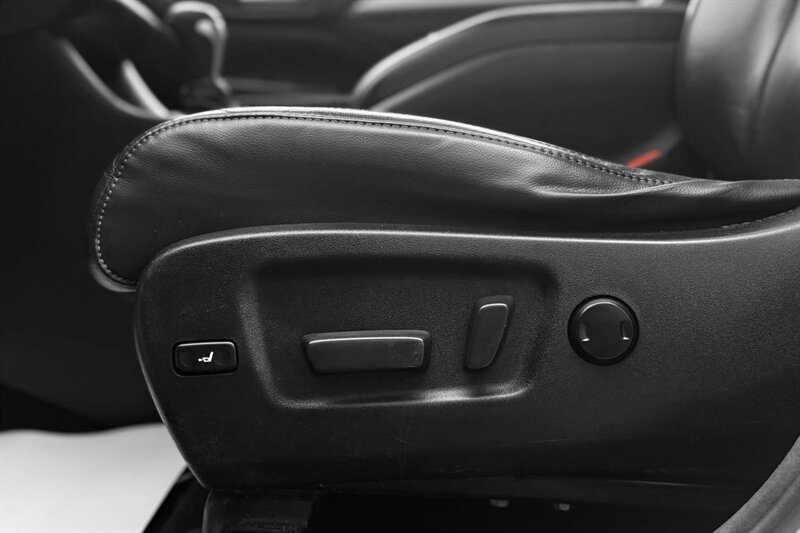 2015 Toyota Highlander XLE - Photo 13 - Edmonton, AB T6B 0B7