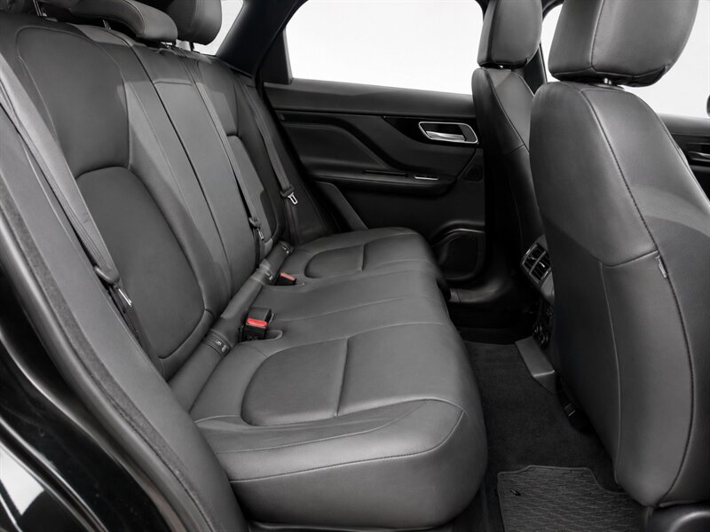 2018 Jaguar F-PACE 20d Premium - Photo 13 - Edmonton, AB T5G 3E5