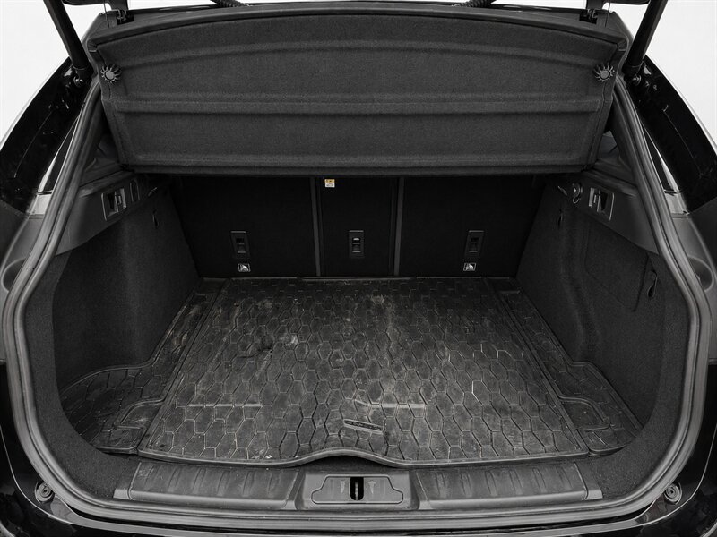 2018 Jaguar F-PACE 20d Premium - Photo 6 - Edmonton, AB T5G 3E5