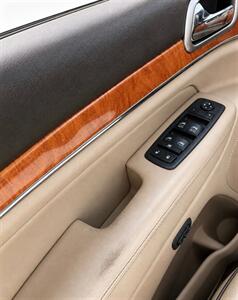 2012 Jeep Grand Cherokee Overland - Photo 16 - Edmonton, AB T5G 3E5