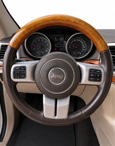 2012 Jeep Grand Cherokee Overland - Photo 7 - Edmonton, AB T5G 3E5