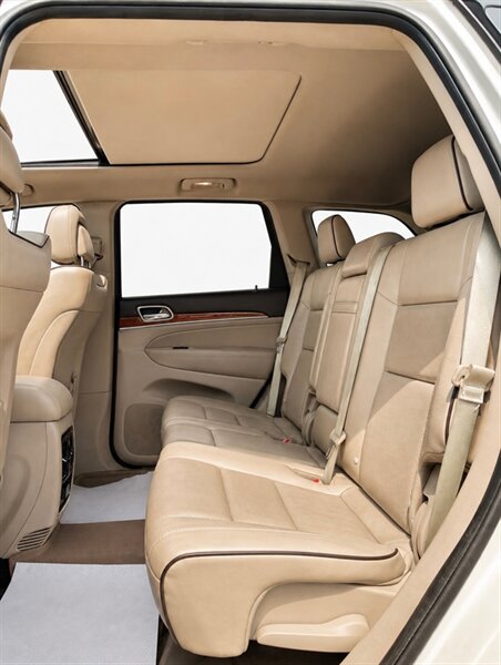 2012 Jeep Grand Cherokee Overland - Photo 13 - Edmonton, AB T5G 3E5