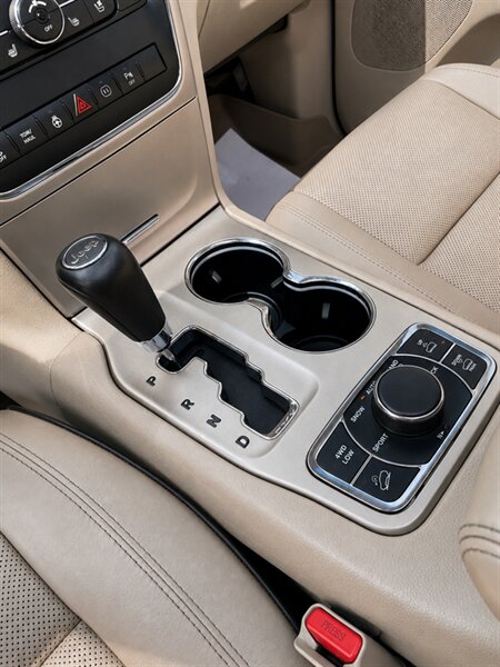 2012 Jeep Grand Cherokee Overland - Photo 10 - Edmonton, AB T5G 3E5