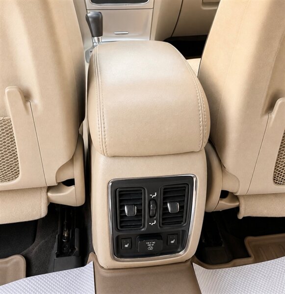 2012 Jeep Grand Cherokee Overland - Photo 17 - Edmonton, AB T5G 3E5