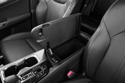 2025 Lexus NX 250 Signature   - Photo 23 - Edmonton, AB T5G 3E5