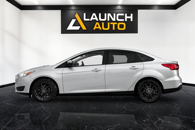 2017 Ford Focus SE - Photo 2 - Edmonton, AB T6B 0B7