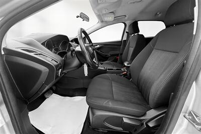 2017 Ford Focus SE - Photo 13 - Edmonton, AB T6B 0B7