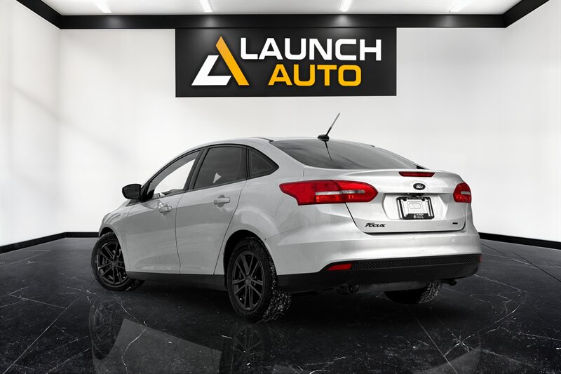 2017 Ford Focus SE - Photo 3 - Edmonton, AB T6B 0B7