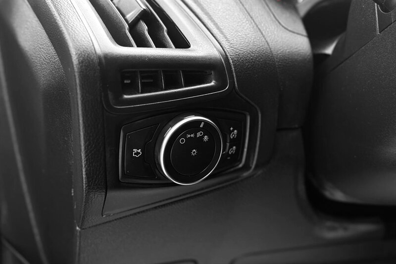 2017 Ford Focus SE - Photo 12 - Edmonton, AB T6B 0B7