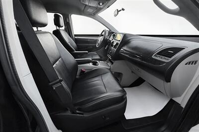 2015 Chrysler Town and Country Touring-L   - Photo 11 - Edmonton, AB T6B 0B7