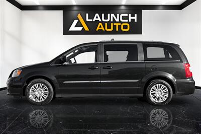 2015 Chrysler Town and Country Touring-L   - Photo 2 - Edmonton, AB T6B 0B7