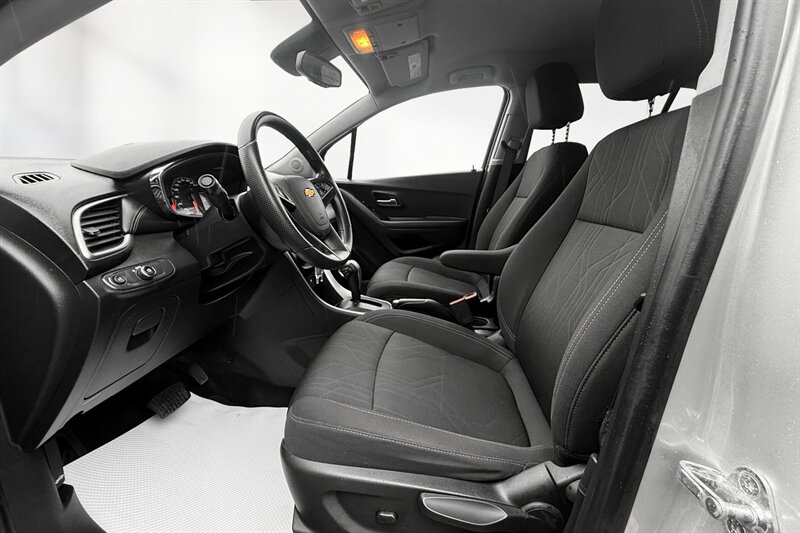 2020 Chevrolet Trax LT   - Photo 12 - Edmonton, AB T6B 0B7