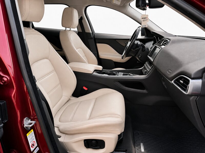 2017 Jaguar F-PACE 35t Prestige - Photo 12 - Edmonton, AB T5G 3E5