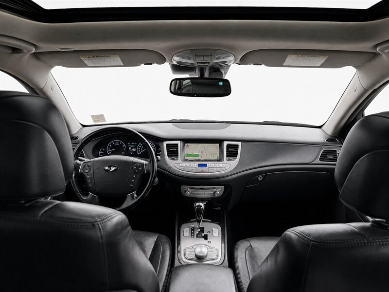 2013 Hyundai Genesis 5.0L R-Spec - Photo 7 - Edmonton, AB T5G 3E5