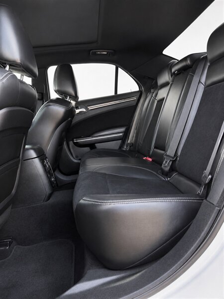 2012 Chrysler 300 SRT8 - Photo 8 - Edmonton, AB T5G 3E5