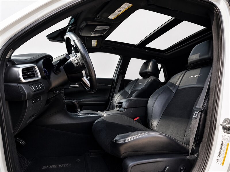 2012 Chrysler 300 SRT8 - Photo 6 - Edmonton, AB T5G 3E5