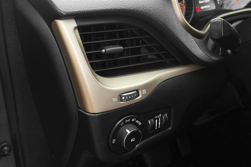 2015 Jeep Cherokee Latitude - Photo 12 - Edmonton, AB T6B 0B7