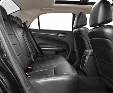 2020 Chrysler 300 Touring - Photo 13 - Edmonton, AB T5G 3E5