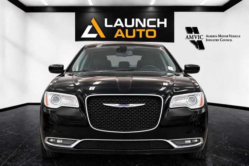 2020 Chrysler 300 Touring - Photo 5 - Edmonton, AB T5G 3E5