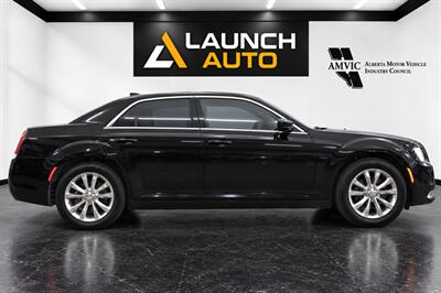 2020 Chrysler 300 Touring - Photo 4 - Edmonton, AB T5G 3E5
