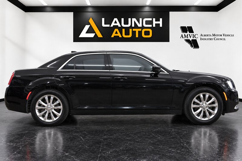 2020 Chrysler 300 Touring - Photo 4 - Edmonton, AB T5G 3E5