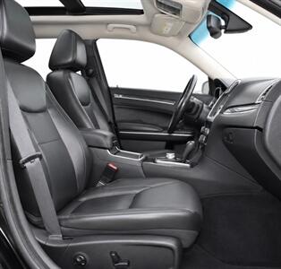 2020 Chrysler 300 Touring - Photo 12 - Edmonton, AB T5G 3E5