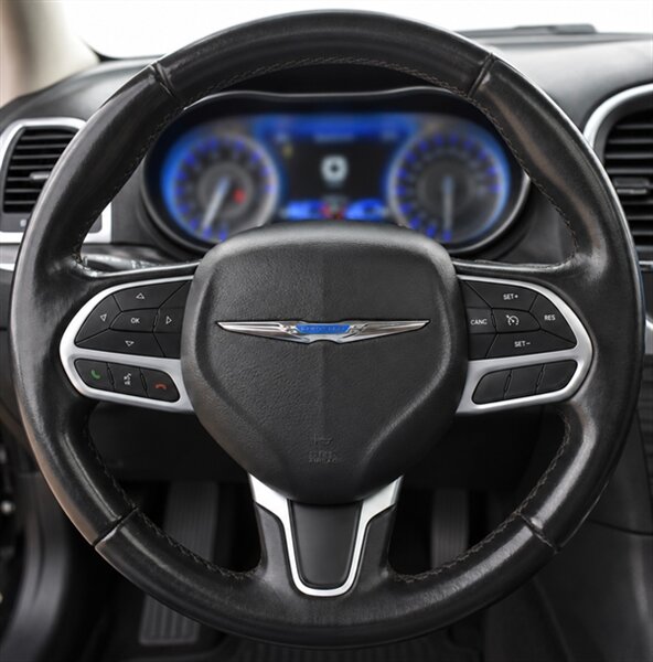 2020 Chrysler 300 Touring - Photo 8 - Edmonton, AB T5G 3E5