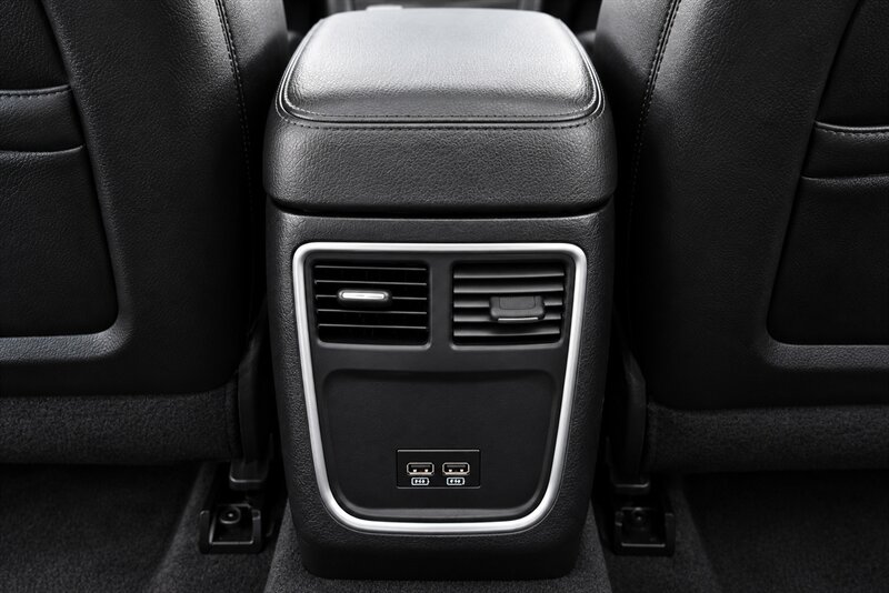 2020 Chrysler 300 Touring - Photo 11 - Edmonton, AB T5G 3E5