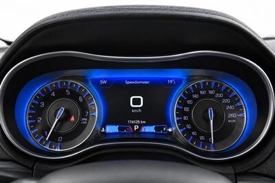 2020 Chrysler 300 Touring - Photo 9 - Edmonton, AB T5G 3E5