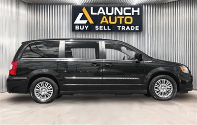 2015 Chrysler Town and Country Touring-L   - Photo 5 - Edmonton, AB T6B 0B7