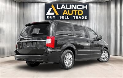 2015 Chrysler Town and Country Touring-L   - Photo 4 - Edmonton, AB T6B 0B7